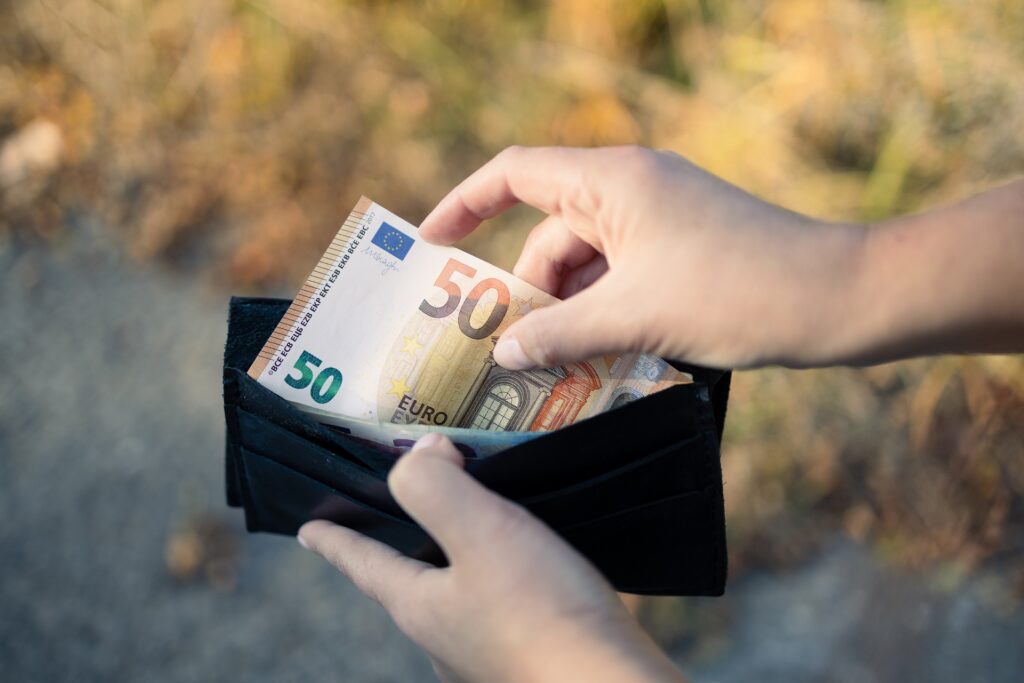 Confesercenti Piemonte: “Nel 2023 consumi in frenata. 2376 euro a famiglia, bollette e inflazione deprimono la spesa”