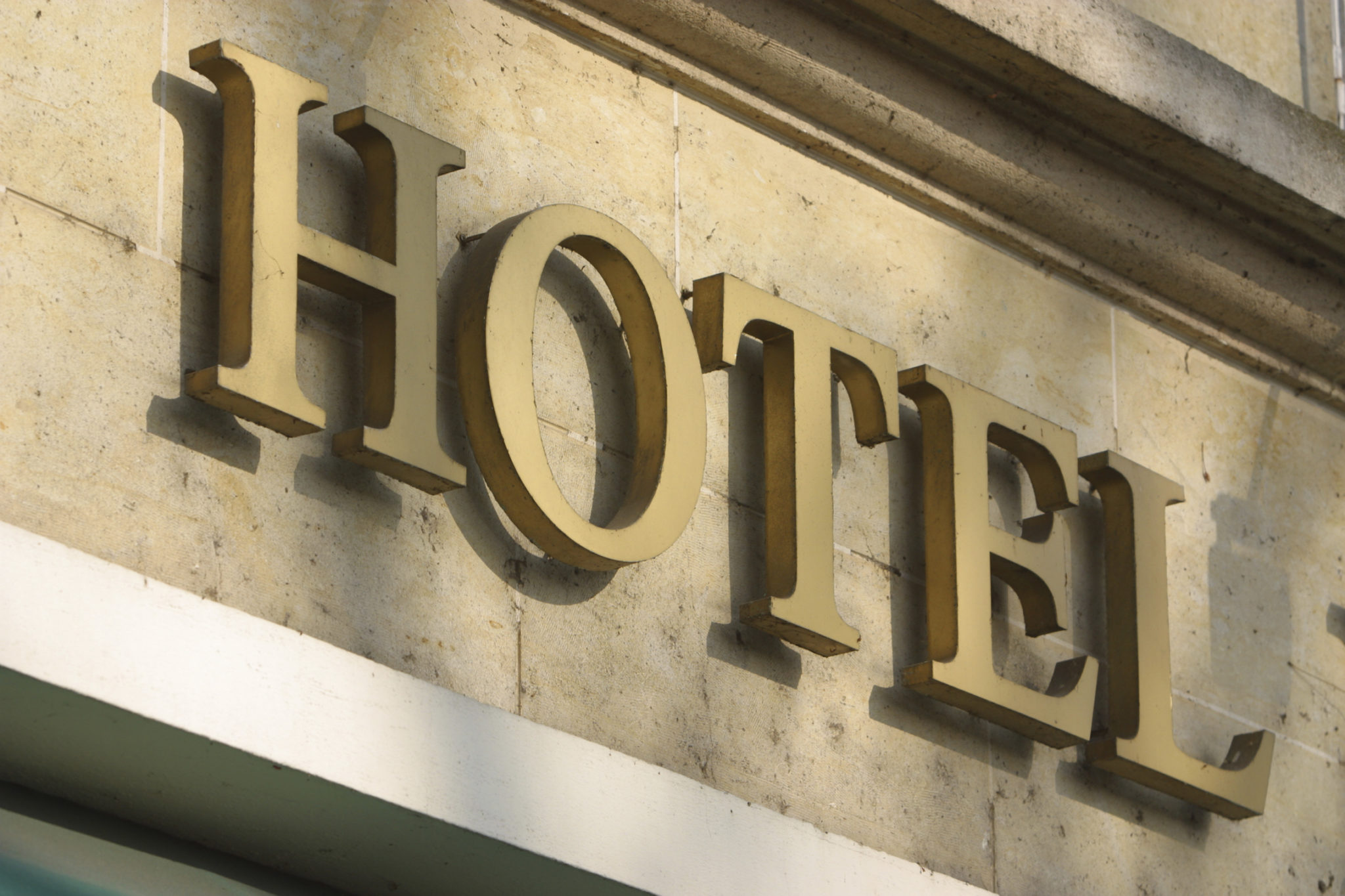 Turismo: Assohotel, con esplosione affitti brevi piccoli alberghi in crisi, in dieci anni scomparsi 2790 hotel a 1 e 2 stelle